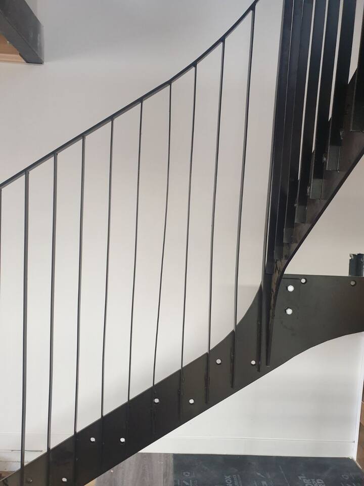 Curved stringer and balusters, close up